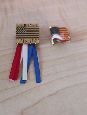 Source Unknown Gold-tone American Flag Ribbon Pins with Red White Blue Accents
